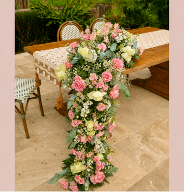 CM10 -Camino Floral de Rosas para Mesa Principal
