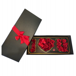 RO32 - Caja de Rosas Rojas LOVE con Corazón – Arreglo Floral Romántico de Lujo en Panamá